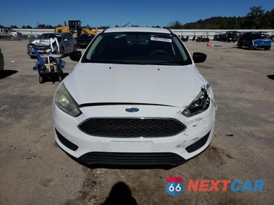 Piąte zdjęcie samochodu w środku: 2015 FORD FOCUS S VIN:1FADP3E29FL342584 - miniatura