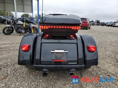 Czwarte zdjęcie samochodu z boku: 2018 HARLEY-DAVIDSON FLHTCUTG TRI GLIDE ULTRA VIN:1HD1MAD13JB855460 - miniatura