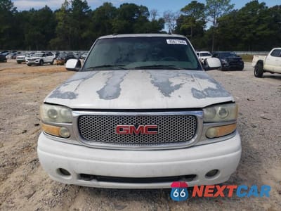 Piąte zdjęcie samochodu w środku: 2003 GMC YUKON XL DENALI VIN:1GKFK66UX3J143624 - miniatura