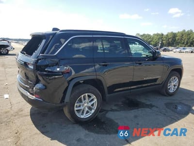 Trzecie zdjęcie samochodu z tyłu: 2025 JEEP GRAND CHEROKEE LAREDO VIN:1C4RJGAG6SC322622 - miniatura