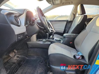 Zdjęcie 7 z 13 samochodu: 2018 TOYOTA RAV4 HV VIN:JTMRJREV2JD187989 - miniatura