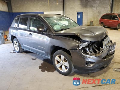 Czwarte zdjęcie samochodu z boku: 2016 JEEP COMPASS LATITUDE VIN:1C4NJDEB1GD596324 - miniatura