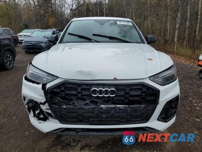 Piąte zdjęcie samochodu w środku: 2021 AUDI Q5 PROGRESSIV VIN:WA1EAAFYXM2005748 - miniatura