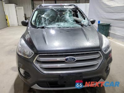 Piąte zdjęcie samochodu w środku: 2018 FORD ESCAPE SE VIN:1FMCU9GD3JUB76125 - miniatura
