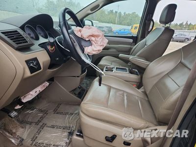Zdjęcie 7 z 13 samochodu: 2011 VOLKSWAGEN ROUTAN SEL VIN:2V4RW5DG5BR804996 - miniatura