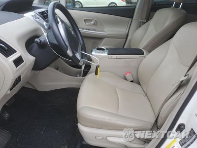 Zdjęcie 7 z 12 samochodu: 2014 TOYOTA PRIUS V VIN:JTDZN3EU8EJ012677 - miniatura