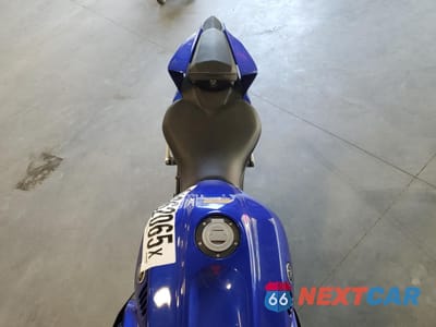 Piąte zdjęcie samochodu w środku: 2024 YAMAHA YZFR7 VIN:JYARM38E7RA009407 - miniatura