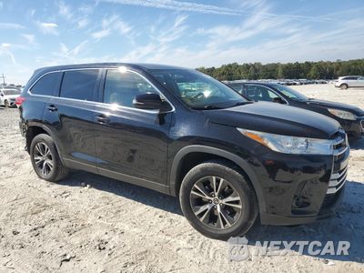 Czwarte zdjęcie samochodu z boku: 2019 TOYOTA HIGHLANDER LE VIN:5TDZARFH0KS048183 - miniatura