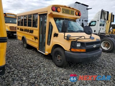 Czwarte zdjęcie samochodu z boku: 2009 CHEVROLET EXPRESS G3500 VIN:1GBHG31C491153825 - miniatura