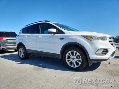 Czwarte zdjęcie samochodu z boku: 2018 FORD ESCAPE SE VIN:1FMCU0GD9JUB15714 - miniatura