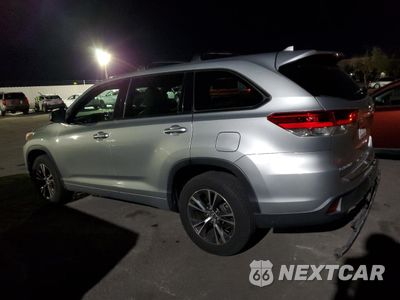 Drugie zdjęcie samochodu z przodu: 2018 TOYOTA HIGHLANDER LE VIN:5TDZZRFH8JS265892 - miniatura