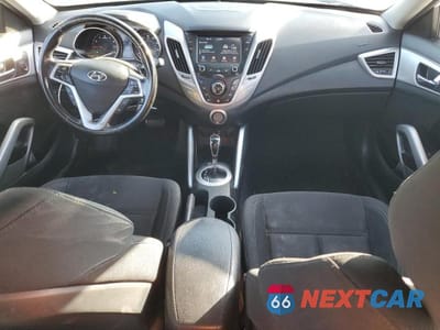 Zdjęcie 8 z 11 samochodu: 2017 HYUNDAI VELOSTER VIN:KMHTC6AD7HU311496 - miniatura