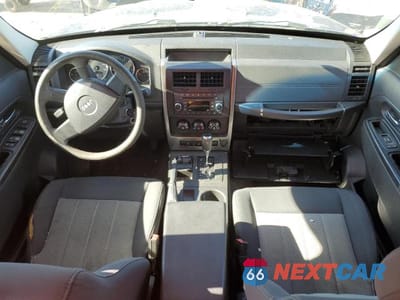 Zdjęcie 8 z 13 samochodu: 2010 JEEP LIBERTY SPORT VIN:1J4PN2GK3AW142449 - miniatura