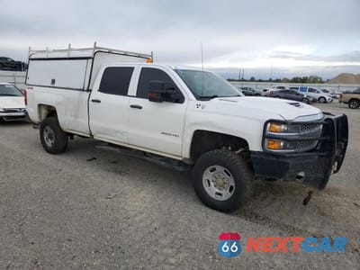 Czwarte zdjęcie samochodu z boku: 2019 CHEVROLET SILVERADO K2500 HEAVY DUTY VIN:1GC1KREY2KF259994 - miniatura