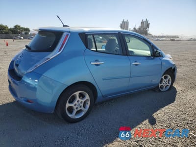 Trzecie zdjęcie samochodu z tyłu: 2011 NISSAN LEAF SV VIN:JN1AZ0CP8BT001324 - miniatura