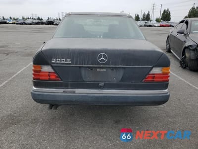 Zdjęcie 6 z 12 samochodu: 1993 MERCEDES-BENZ 300 E VIN:WDBEA32E5PB994476 - miniatura