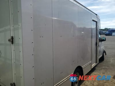 Trzecie zdjęcie samochodu z tyłu: 2021 CHEVROLET EXPRESS G3500 VIN:1GB0GSF76M1302358 - miniatura