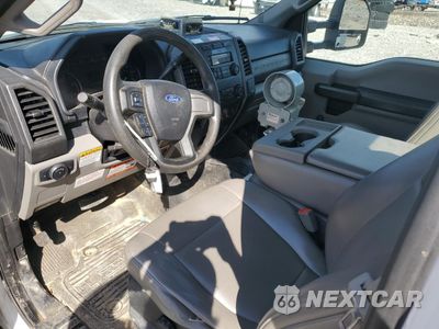 Zdjęcie 8 z 13 samochodu: 2019 FORD F550 BUCKET TRUCK VIN:1FDUF5GT9KED97075 - miniatura