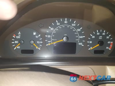 Zdjęcie 9 z 13 samochodu: 2001 MERCEDES-BENZ E 320 VIN:WDBJF65J31B184264 - miniatura