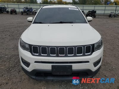 Piąte zdjęcie samochodu w środku: 2019 JEEP COMPASS LATITUDE VIN:3C4NJDBB2KT695998 - miniatura