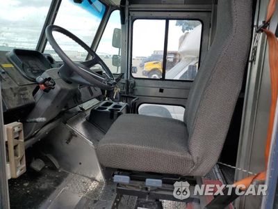 Zdjęcie 7 z 13 samochodu: 2020 FREIGHTLINER CHASSIS M LINE WALK-IN VAN VIN:4UZAC2EA8LCLZ6248 - miniatura