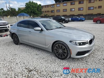 Czwarte zdjęcie samochodu z boku: 2019 BMW 530E VIN:WBAJA9C54KB399156 - miniatura