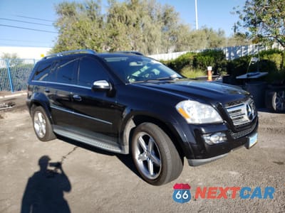 Czwarte zdjęcie samochodu z boku: 2009 MERCEDES-BENZ GL 550 4MATIC VIN:4JGBF86E39A497041 - miniatura