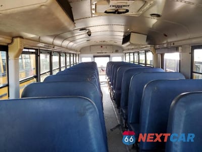 Zdjęcie 9 z 10 samochodu: 2005 THOMAS SAF-T-LINER C2 - SCHOOL BUS VIN:4UZAAXCS15CU88075 - miniatura