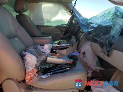 Zdjęcie 7 z 14 samochodu: 2013 CHEVROLET SUBURBAN VIN:1GNSCJE08DR107191 - miniatura