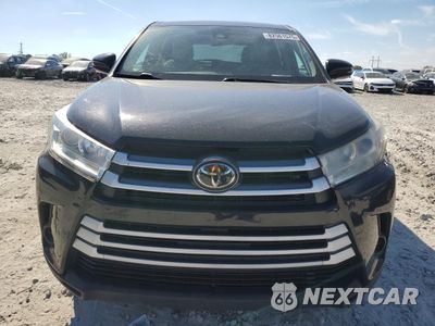 Piąte zdjęcie samochodu w środku: 2019 TOYOTA HIGHLANDER LE VIN:5TDZARFH0KS048183 - miniatura