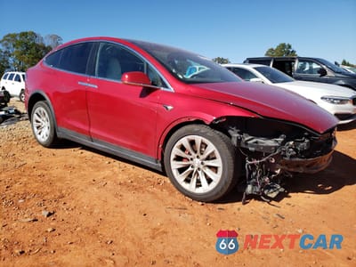 Czwarte zdjęcie samochodu z boku: 2018 TESLA MODEL X VIN:5YJXCBE46JF135726 - miniatura