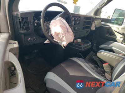 Zdjęcie 8 z 11 samochodu: 2014 GMC SAVANA BOX TRUCK VIN:1GD373CG0E1160511 - miniatura