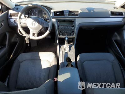 Zdjęcie 8 z 12 samochodu: 2013 VOLKSWAGEN PASSAT S VIN:1VWAP7A37DC012293 - miniatura