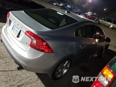 Trzecie zdjęcie samochodu z tyłu: 2013 VOLVO S60 T5 VIN:YV1612FS2D2189394 - miniatura