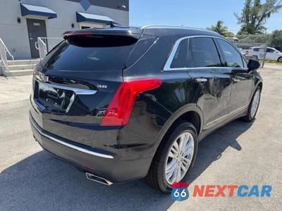 Trzecie zdjęcie samochodu z tyłu: 2018 CADILLAC XT5 PREMIUM LUXURY VIN:1GYKNERS6JZ139813 - miniatura