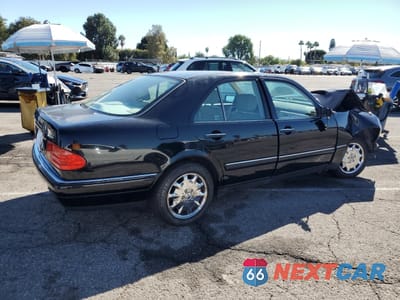 Trzecie zdjęcie samochodu z tyłu: 1999 MERCEDES-BENZ E 320 VIN:WDBJF65H7XA834807 - miniatura