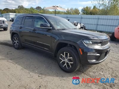 Czwarte zdjęcie samochodu z boku: 2025 JEEP GRAND CHEROKEE VIN:1C4RJHBG4SC278799 - miniatura