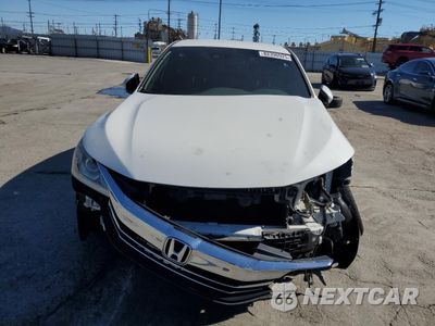 Piąte zdjęcie samochodu w środku: 2017 HONDA ACCORD SPORT VIN:1HGCR2F65HA013831 - miniatura