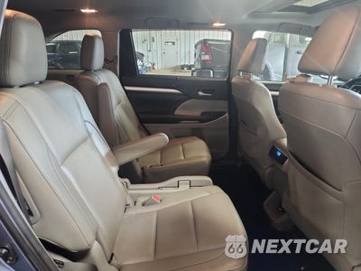 Zdjęcie 11 z 16 samochodu: 2017 TOYOTA HIGHLANDER SE VIN:5TDJZRFH6HS522247 - miniatura