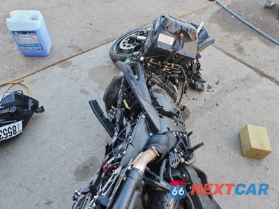 Zdjęcie 6 z 9 samochodu: 2010 YAMAHA YZFR1 VIN:JYARN23EXAA006827 - miniatura