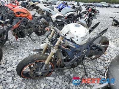 Trzecie zdjęcie samochodu z tyłu: 2010 SUZUKI GSX750 R VIN:JS1GR7LA1A2100304 - miniatura