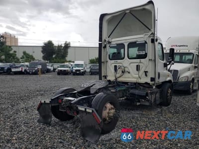 Czwarte zdjęcie samochodu z boku: 2016 FREIGHTLINER CASCADIA 113 SEMI TRUCK VIN:3AKBGADV2GSHB2532 - miniatura