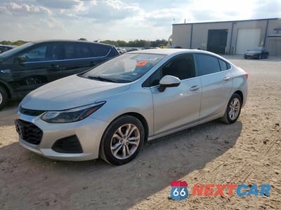 2019 CHEVROLET CRUZE LT 1G1BE5SM4K7115596 - główne zdjęcie licytacji z USA - miniatura