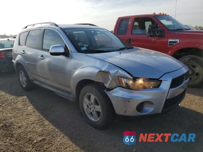 Czwarte zdjęcie samochodu z boku: 2010 MITSUBISHI OUTLANDER ES VIN:JA4AT2AW9AZ001617 - miniatura