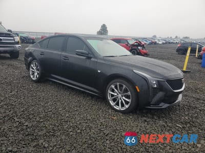 Czwarte zdjęcie samochodu z boku: 2025 CADILLAC CT5 SPORT VIN:1G6DU5RK6S0105459 - miniatura