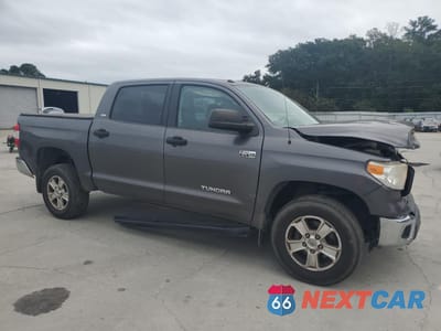 Czwarte zdjęcie samochodu z boku: 2015 TOYOTA TUNDRA CREWMAX SR5 VIN:5TFDW5F19FX434401 - miniatura