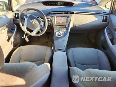 Zdjęcie 8 z 12 samochodu: 2011 TOYOTA PRIUS THREE VIN:JTDKN3DU3B5331542 - miniatura