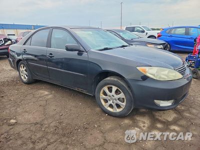 Czwarte zdjęcie samochodu z boku: 2005 TOYOTA CAMRY XLE V6 VIN:4T1BF30K15U100260 - miniatura