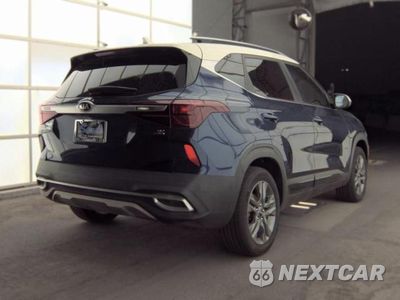 Czwarte zdjęcie samochodu z boku: 2021 KIA SELTOS S VIN:KNDEU2AAXM7139045 - miniatura