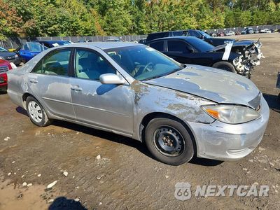 Czwarte zdjęcie samochodu z boku: 2004 TOYOTA CAMRY LE VIN:4T1BE32K94U806715 - miniatura